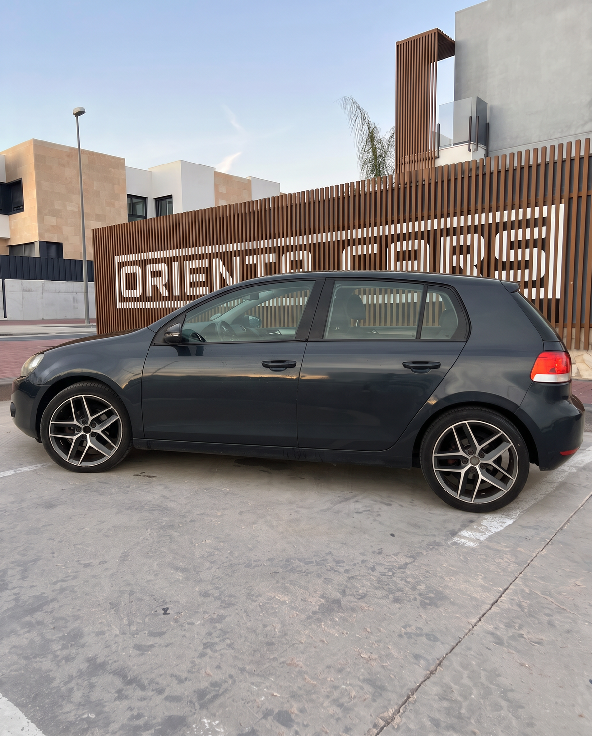 VOLKSWAGEN GOLF VI